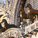 I quattro cavalli in bronzo dorato che sormontavano i carceres e che nel secolo XIII i veneziani depredarono e posero sulla facciata della Basilica di S. Marco