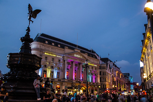 Piccadilly Circus, London by TamanM