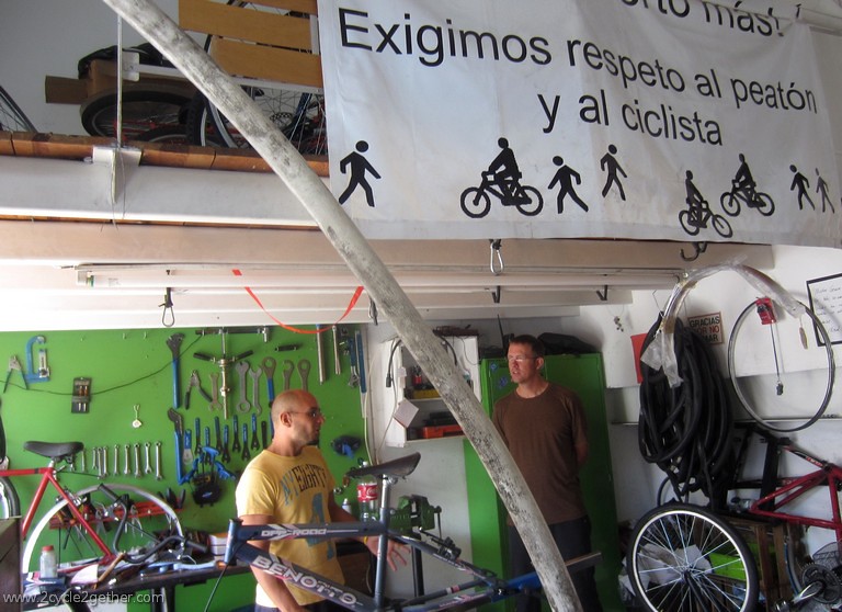 Casa Ciclista shop, Jorge & Kai