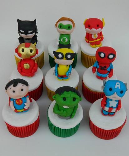 super heroes cupcakes