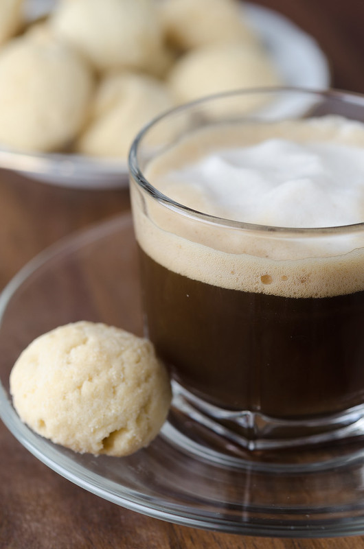 ginger VS brown. И в итоге... Glass cup of coffee with froth with shortbread, selective focus