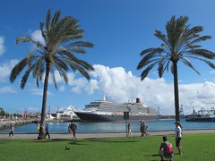 El Crucero MS Queen Victoria II de Cunard, en Las Palmas de Gran Canaria (17-11-2012).