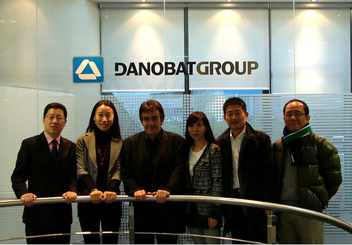Periodistas chinos con Oscar Urdangarín, director comercial de danobatgroup.