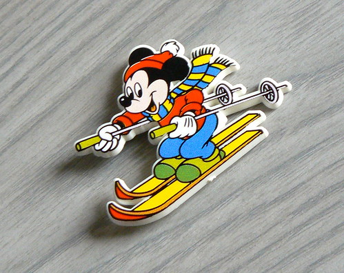Skiing Mickey (cracker badge)