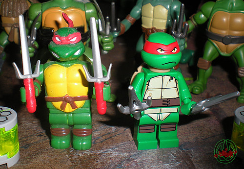 LEGO Teenage Mutant Ninja Turtles :: "Stealth Shell in Pursuit" ; Raphael x  / .. with '03 MEGA BLOKS Raphael  (( 2013 ))
