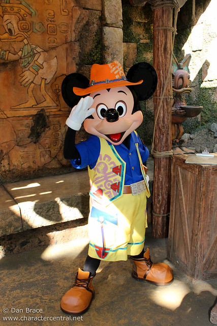 Mickey and Friends Greeting Trails