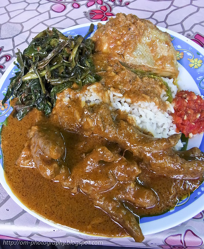 curry chicken feet and nasi kukus R0020159 copy