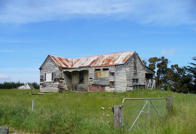 Old farm house, scenic route to Port Chalmers
