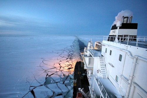 運行在北極海航線的天然氣(LNG)運輸船「Obi・river號」，俄羅斯天然氣工業股份公司提供。