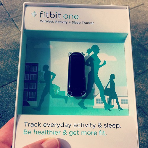 New @fitbit so we don't have to take laptops on our #honeymoon! - 無料写真検索fotoq