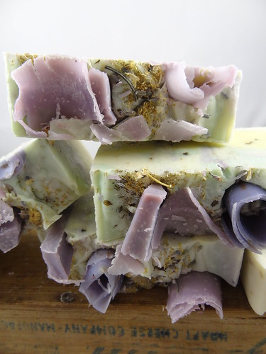 Lavender Chamomile Soap - The Daily Scrub (14)