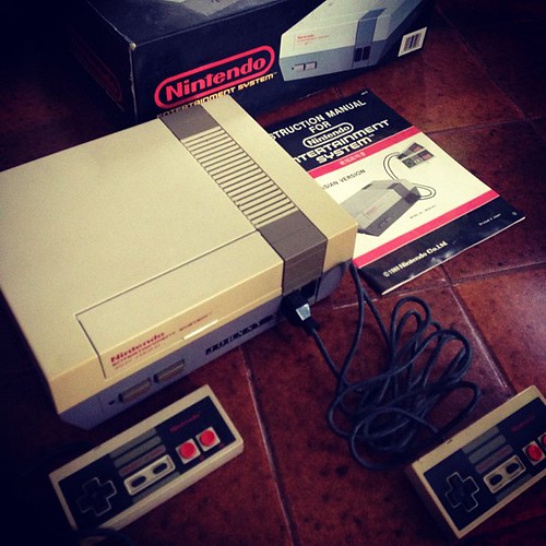 A gift from someone for our retro gadget museum: Nintendo Entertainment System complete package. #neoretrogizmos