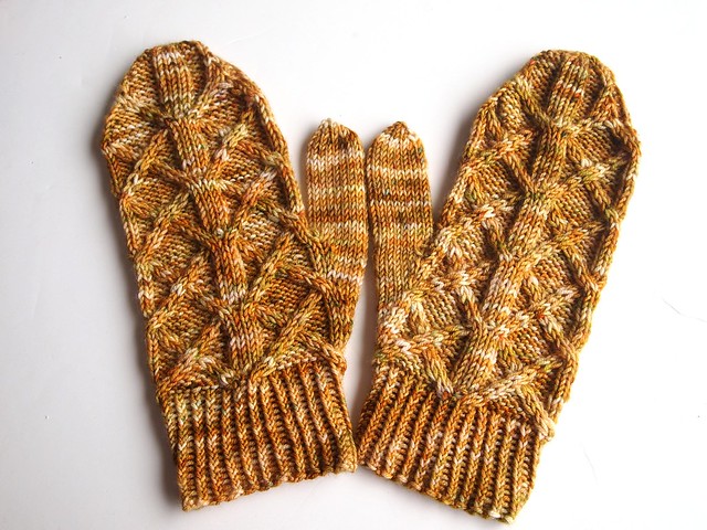 Fallow mittens made with FCK sport wheight sw merino Amarillo