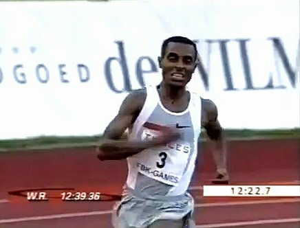 Kenenisa Bekele Record Mundial 5000 metros Hengelo 2004