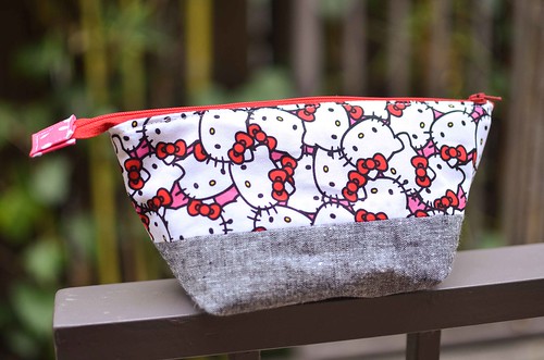 hello kitty open wide zippered pouch