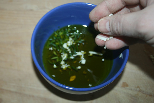 11 - Knoblauch addieren / Add garlic