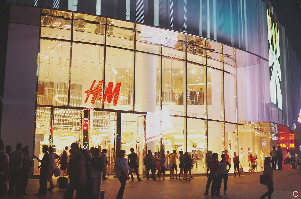 H&M Bukit Bintang Outlook Night