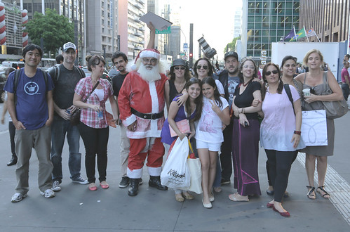 Papai Noel com pouco vermelho na Paulista