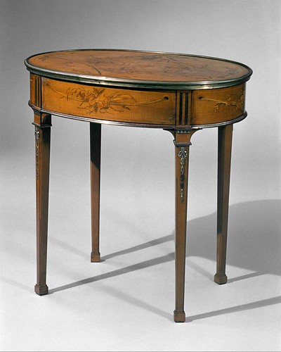 009-Mesa de escritura-David Roentgen 1780-The Metropolitan Museum of Art