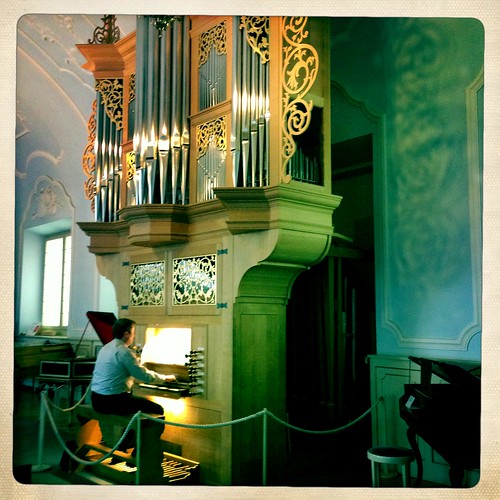Organ player by Davide Restivo