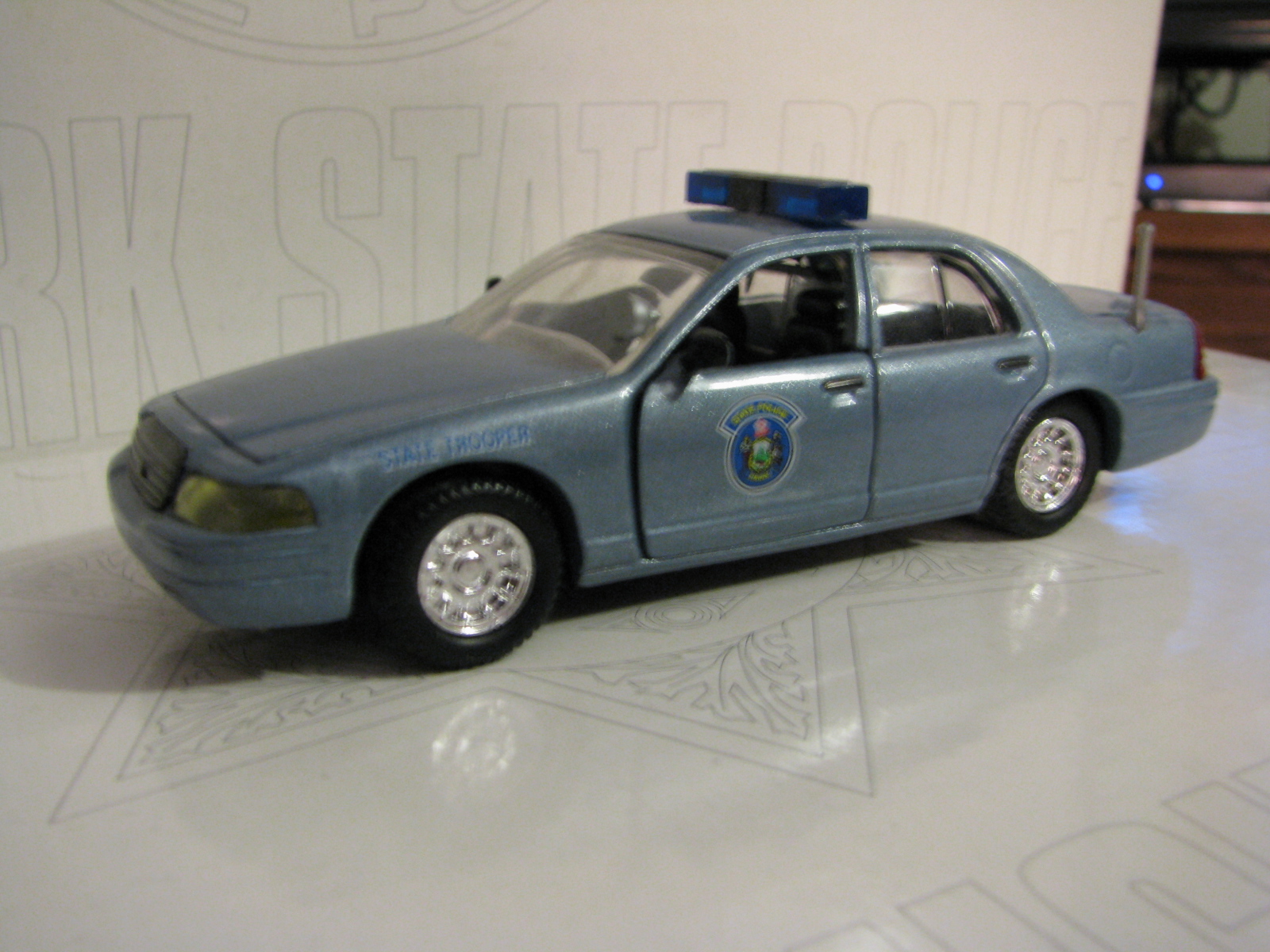 1/43 Scale Police Car Gearbox Toys Vermont State Police Ford Crown Victoria