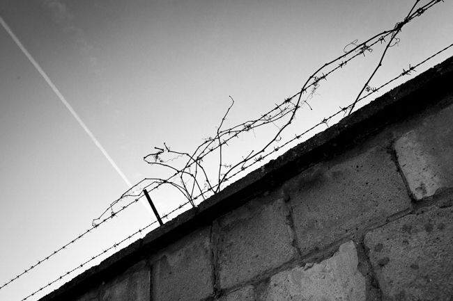 Sachsenhausen barbed wire