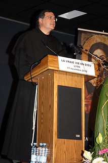 Father Vincent followed Betrand and introduced Vassula to the audience in Lyon