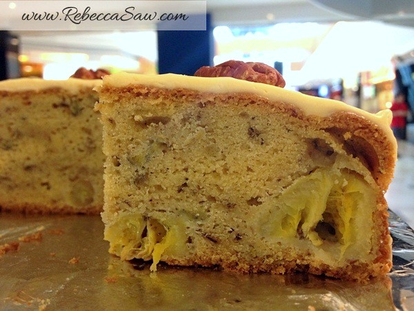 Swich Cafe - Publika - banana cake, apple cake and avocado cake-006