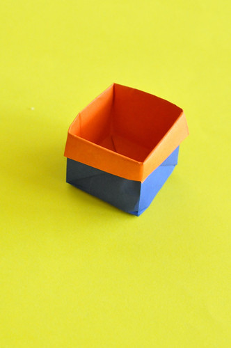 Box with Color Band