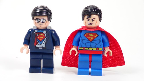 Clark Kent Minifigure from Lego Batman: The Movie DC Superheroes Unite DVD