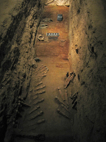 IMG_5919_m - Earthware ''sacrifices'' in Emperor Jing's Tomb, Han Dynasty, Xianyang, China, 2007