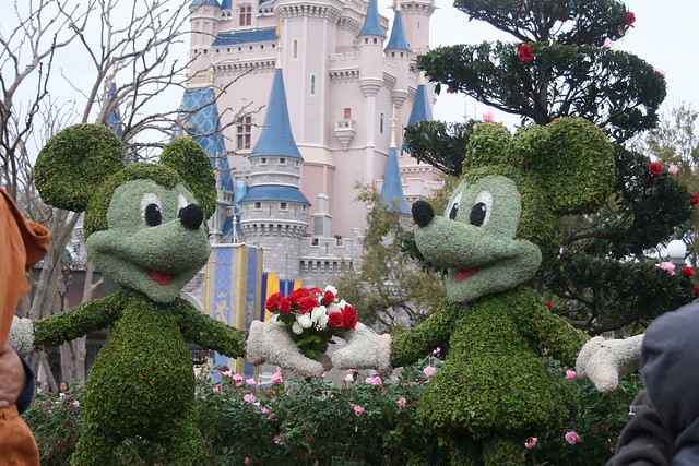 Disney World ~ Mickey Loves Minnie