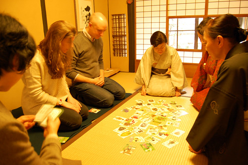 Karuta play for learning the Way of Tea