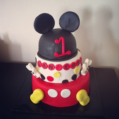 #birthdaycake #mickeymousecake#sugarpaste #sugarart #sekerhamurlupastalar #1stbirthdaycake by l'atelier de ronitte