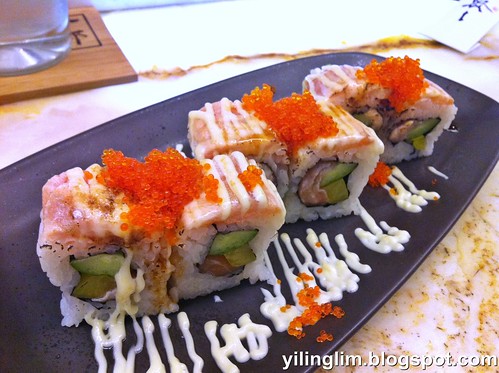 Grilled salmon roll