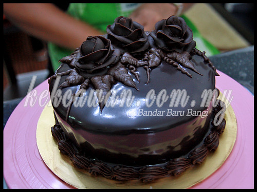 Bake & Deco Class: Moist Choc Cake with Choc Roses ~ 5 July 2012