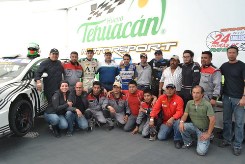 Sergio Fresnillo de Pablos, sexto arriba por la izquierda, junto al equipo HTM Motorspot 2012