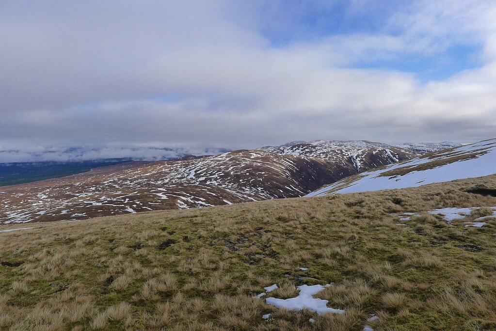 The long ridge north of Loch an Daimh