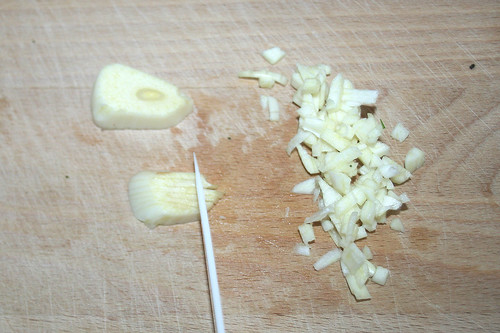 09 - Knoblauch zerkleinern / Mince garlic