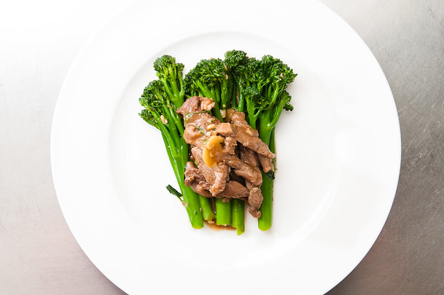 Rib eye steak fried with tenderstem broccoli