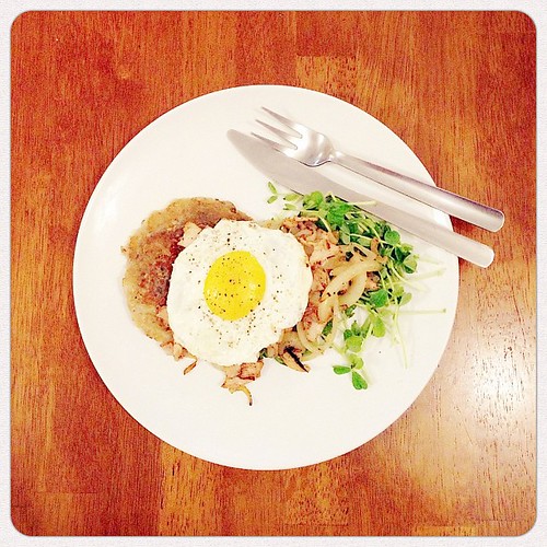 Rosti, an egg sunny side up, caramelised onions, smoked turkey slice & baby pea sprouts.