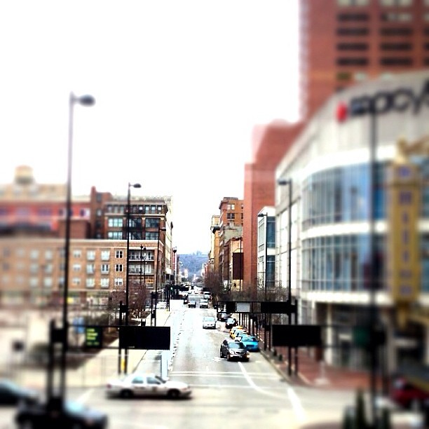 how awesome is Race St now without that skywalk? gdamn awesome! #downtowncincy #cincinnati #ohio