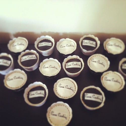 #pierrecardincupcakes #logocupcakes @rachelsparty by l'atelier de ronitte