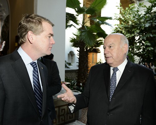 Secretario General de la OEA conversa con Senador Michael Bennet