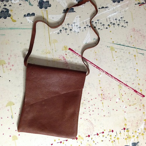 Hooray for bonus toddler nap time! I made myself a little leather bag to hold my phone for handy photo taking access : )