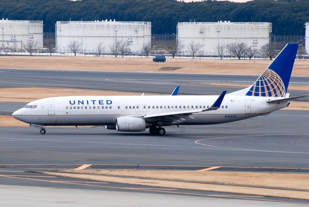 United 737-800WL N26232