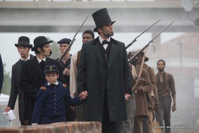 Billy Campbell (R) plays Abraham Lincoln in Killing Lincoln