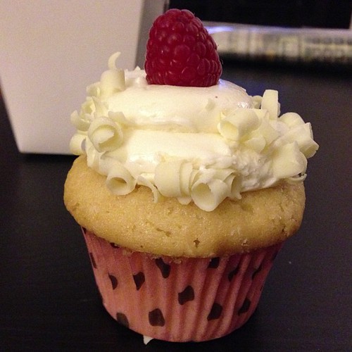 White chocolate raspberry! #cupcake #sweetelizabeths #omnomnom