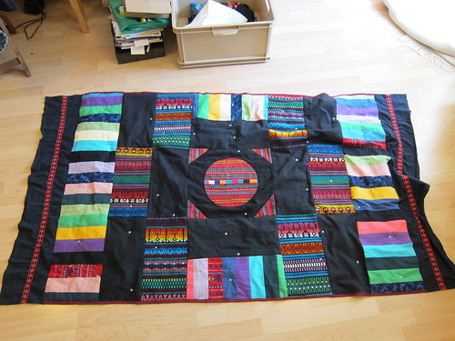finished quilt featuring Guatemalan  throw pillow covers
