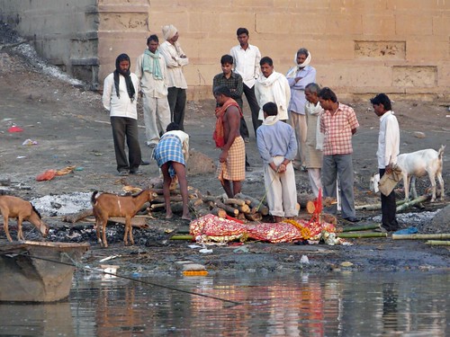 Preparing a cremation Harishchandra ghat, Varanasi (Varanasi, India)